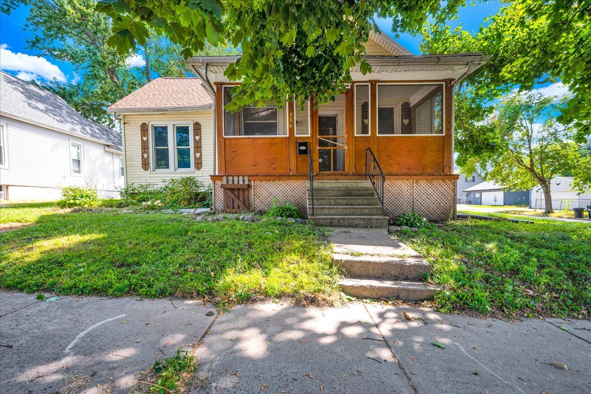 916 W Oakland Avenue, Bloomington, IL 61701
