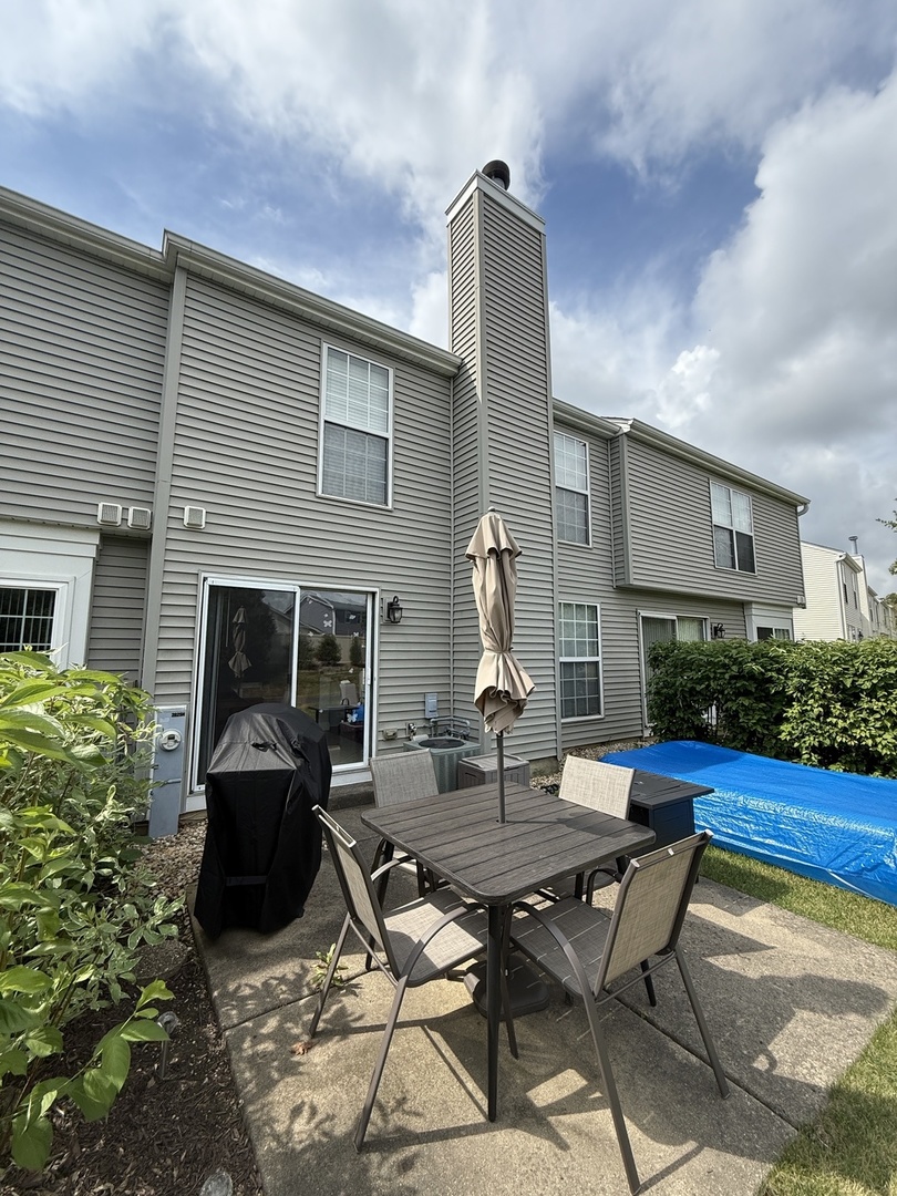 282 E Shag Bark Lane, Streamwood, IL 60107