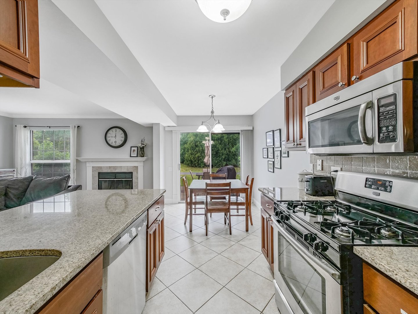 282 E Shag Bark Lane, Streamwood, IL 60107