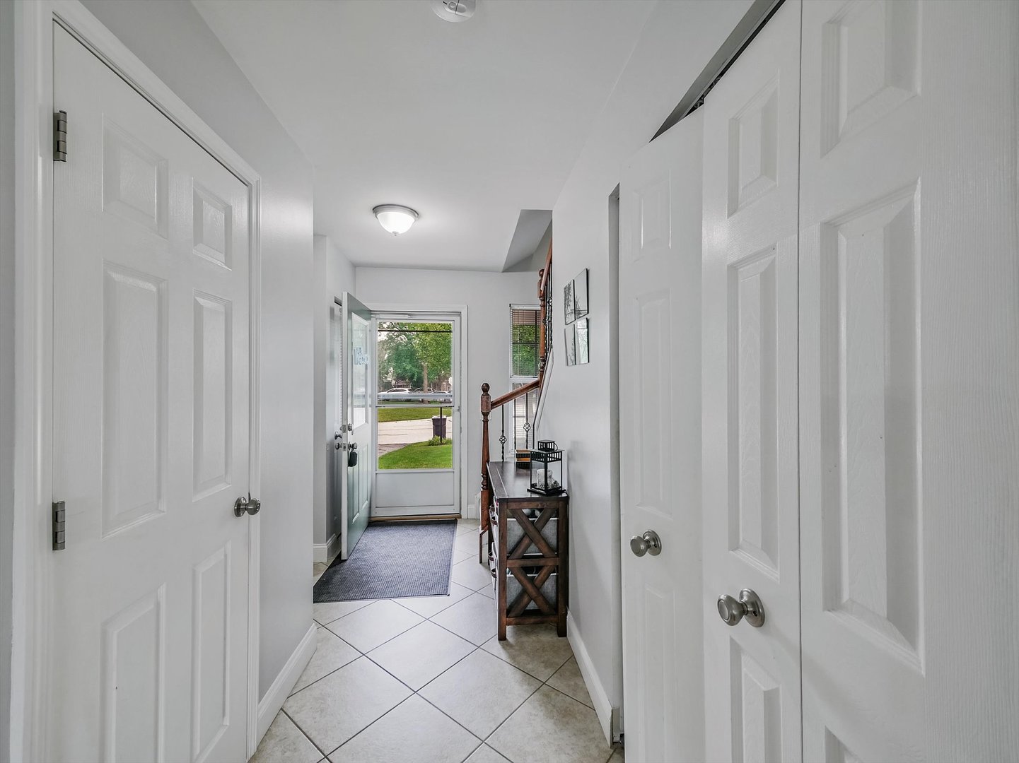 282 E Shag Bark Lane, Streamwood, IL 60107