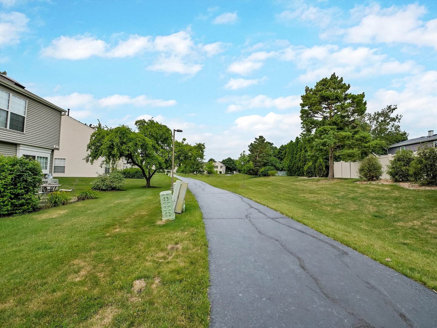 282 E Shag Bark Lane, Streamwood, IL 60107
