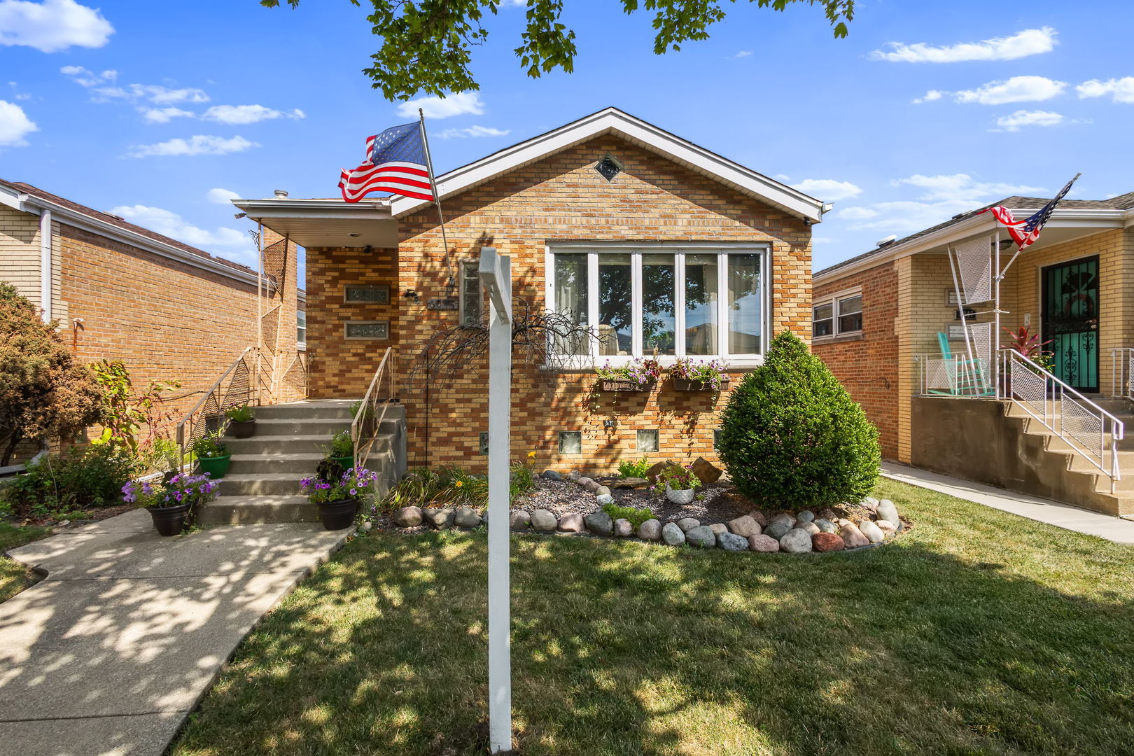 6045 S Narragansett Avenue, Chicago, IL 60638
