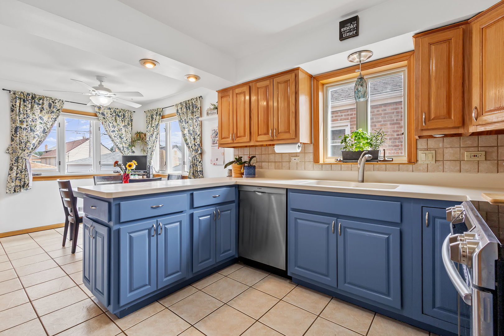 6045 S Narragansett Avenue, Chicago, IL 60638