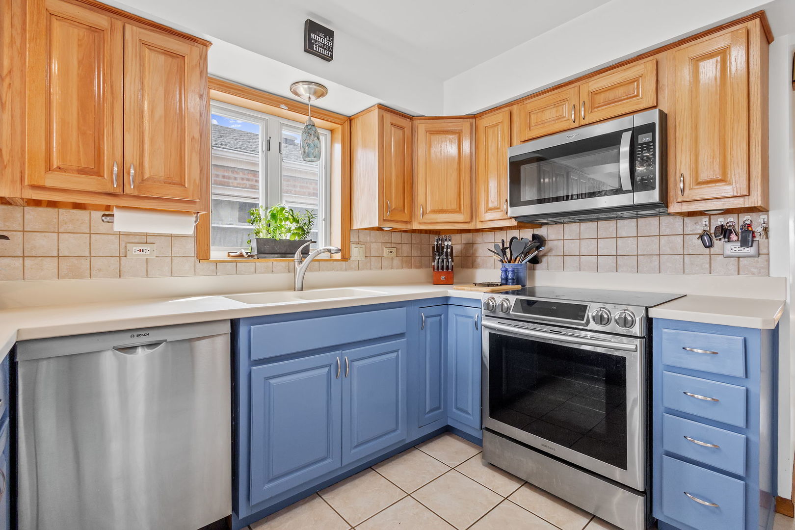 6045 S Narragansett Avenue, Chicago, IL 60638