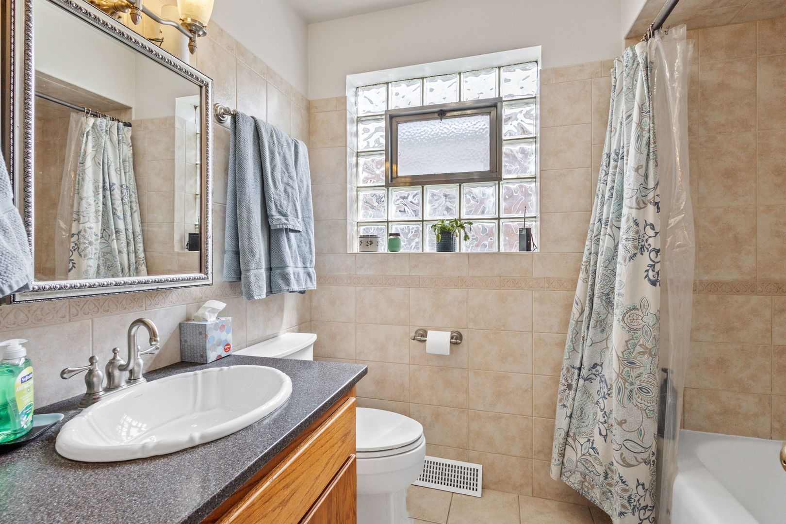 6045 S Narragansett Avenue, Chicago, IL 60638