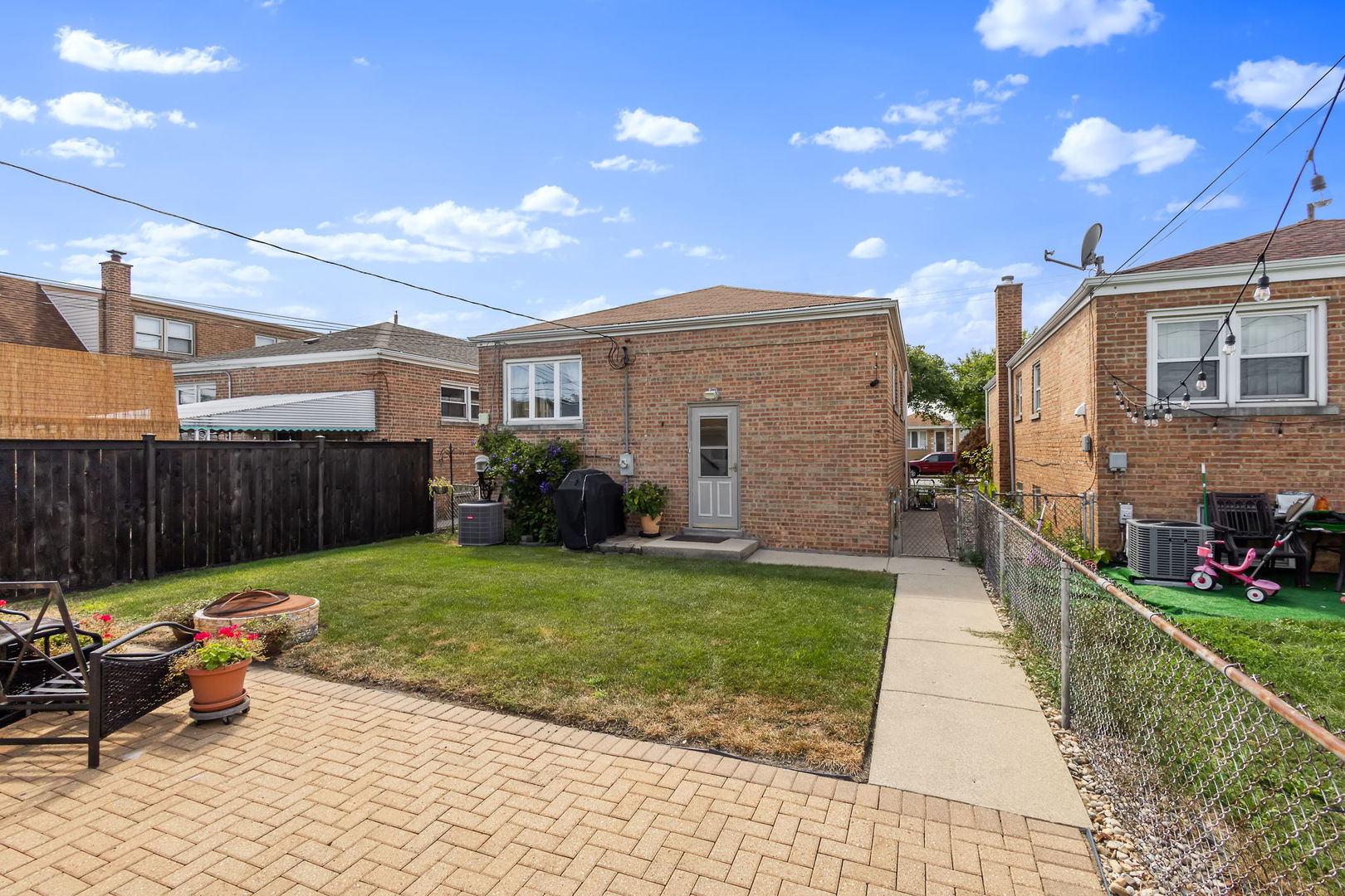 6045 S Narragansett Avenue, Chicago, IL 60638