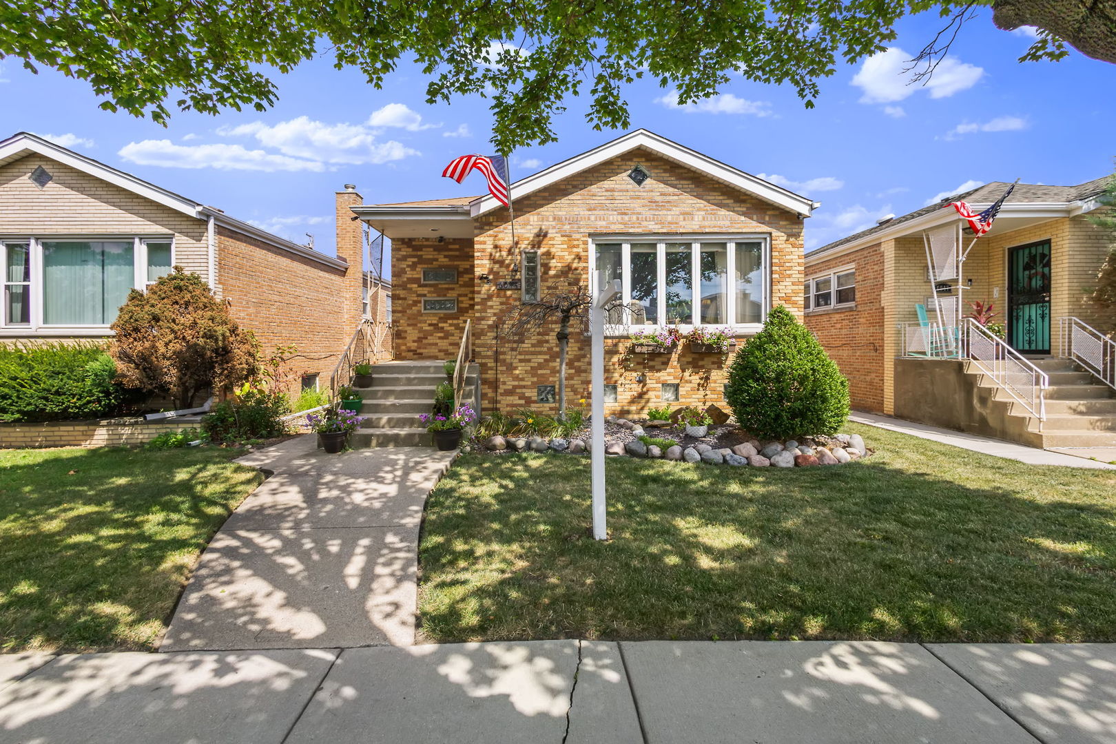6045 S Narragansett Avenue, Chicago, IL 60638