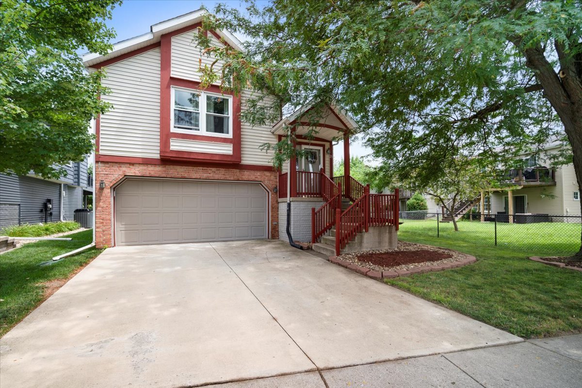 23 Parkshores Drive, Bloomington, IL 61701