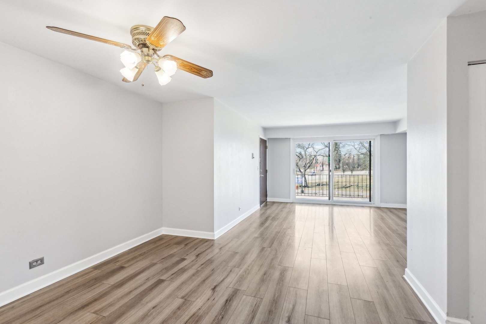 501 Mchenry Road #3B, Wheeling, IL 60090