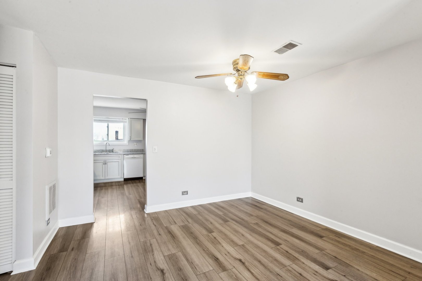 501 Mchenry Road #3B, Wheeling, IL 60090
