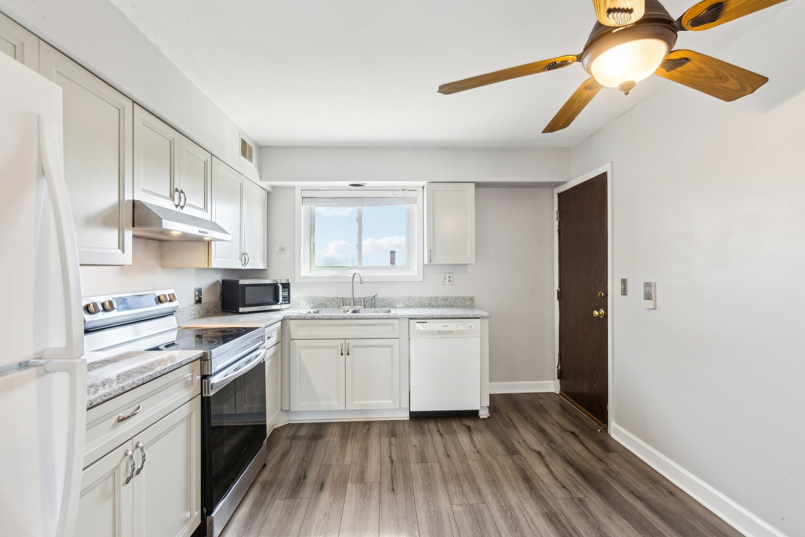 501 Mchenry Road #3B, Wheeling, IL 60090