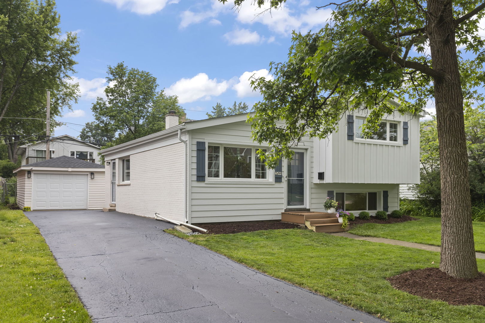 5244 Benton Avenue, Downers Grove, IL 60515