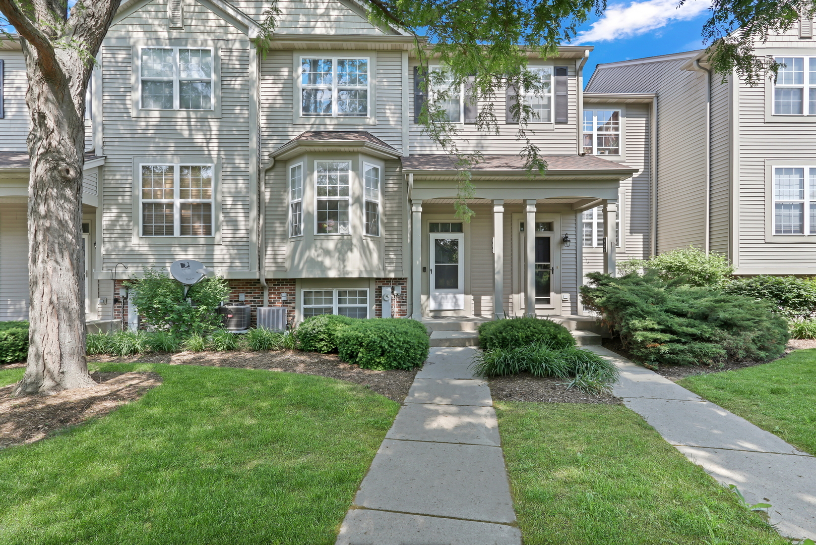 983 Ellsworth Drive, Grayslake, IL 60030
