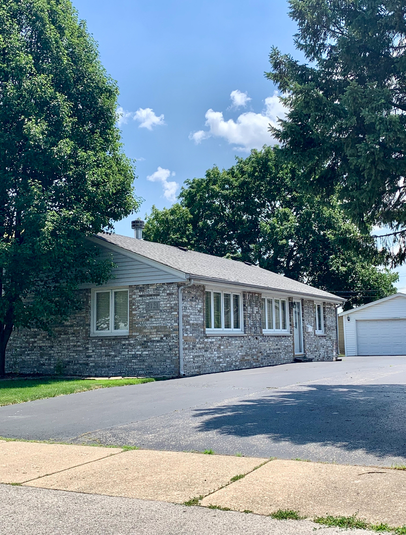 5121 W 101st Street, Oak Lawn, IL 60453