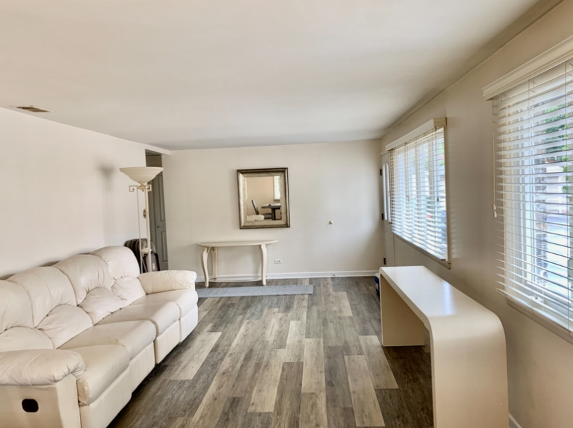 5121 W 101st Street, Oak Lawn, IL 60453