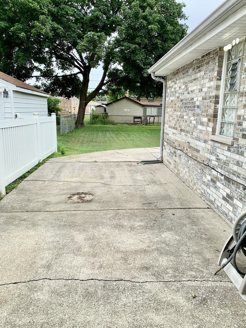 5121 W 101st Street, Oak Lawn, IL 60453
