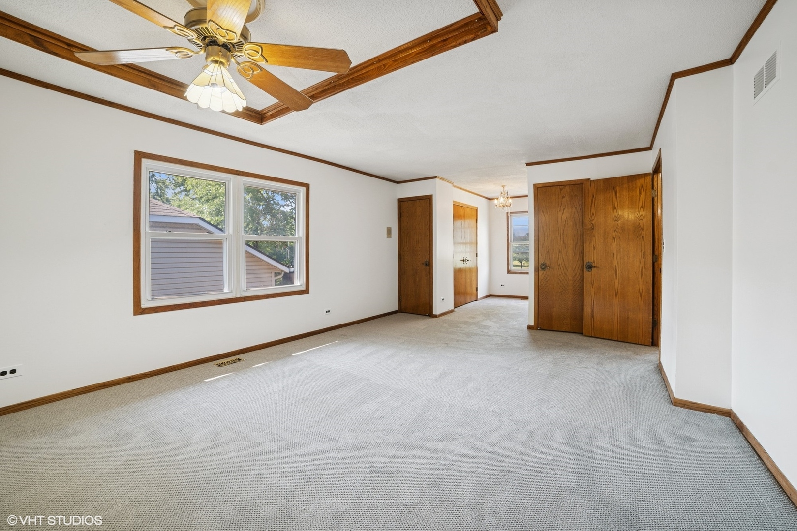 6 Spring Valley Lane, Streamwood, IL 60107