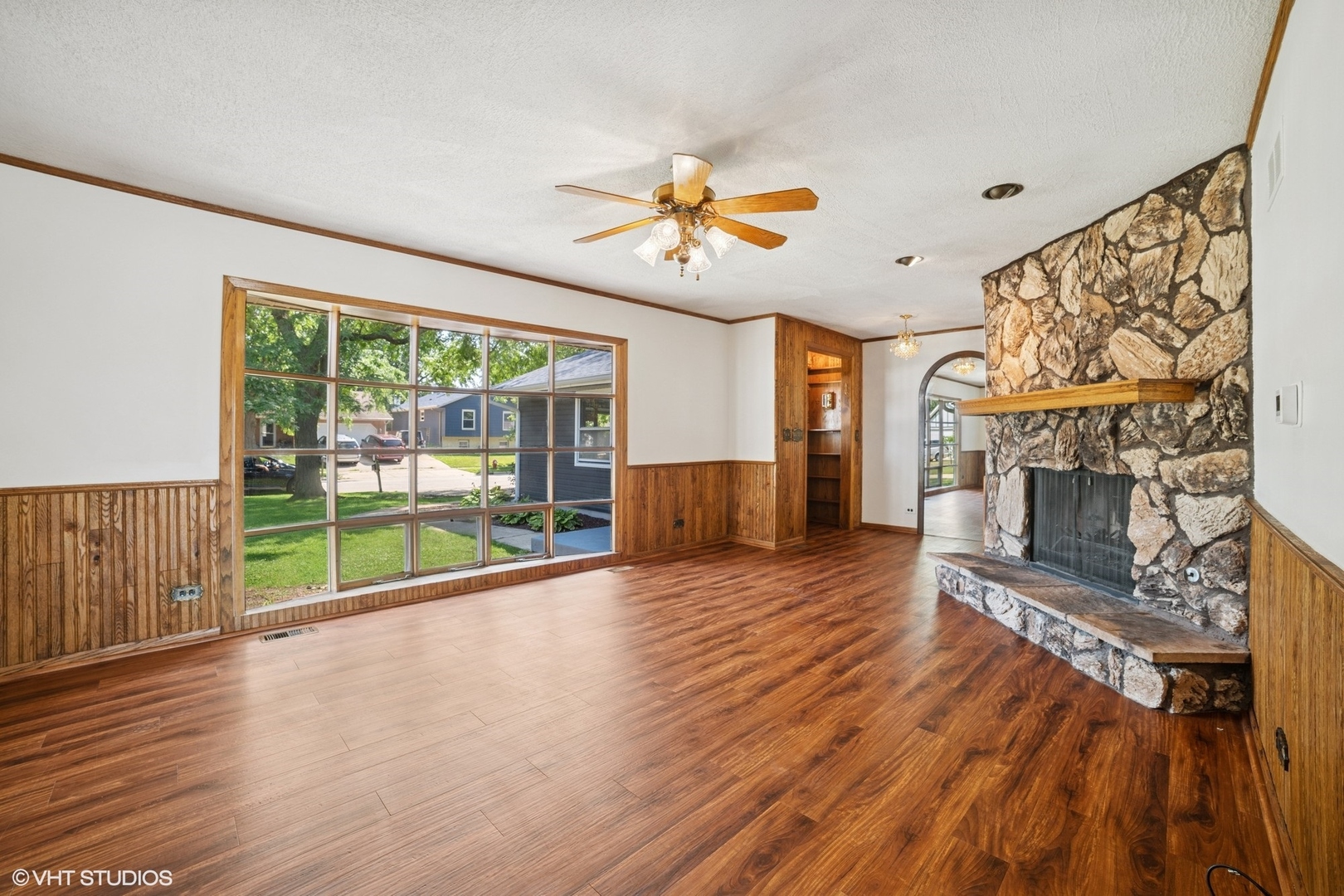 6 Spring Valley Lane, Streamwood, IL 60107