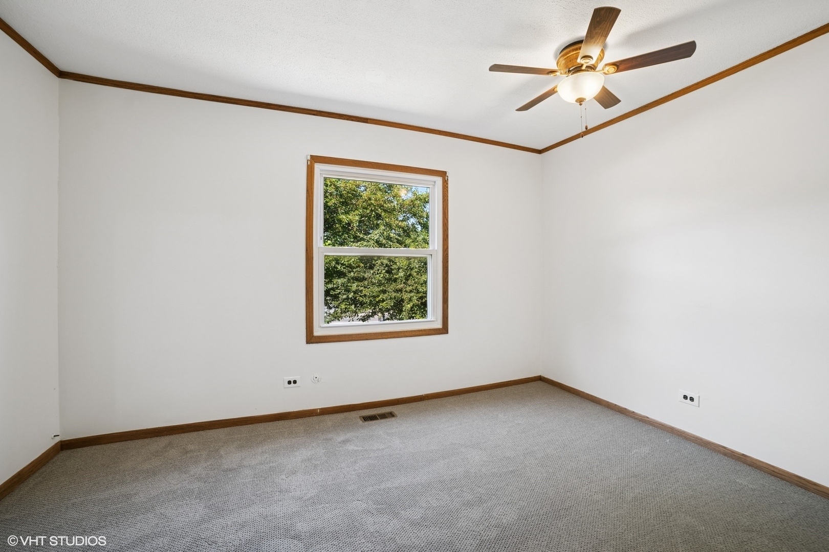 6 Spring Valley Lane, Streamwood, IL 60107