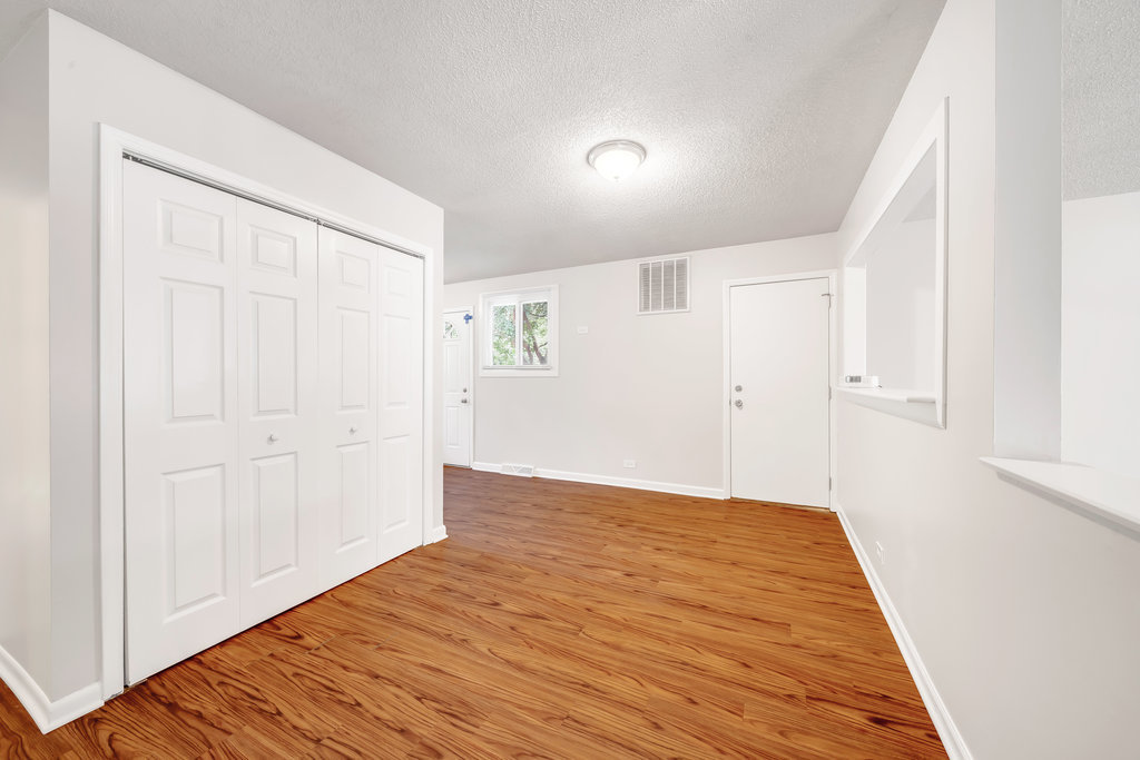 14433 Springfield Avenue, Midlothian, IL 60445