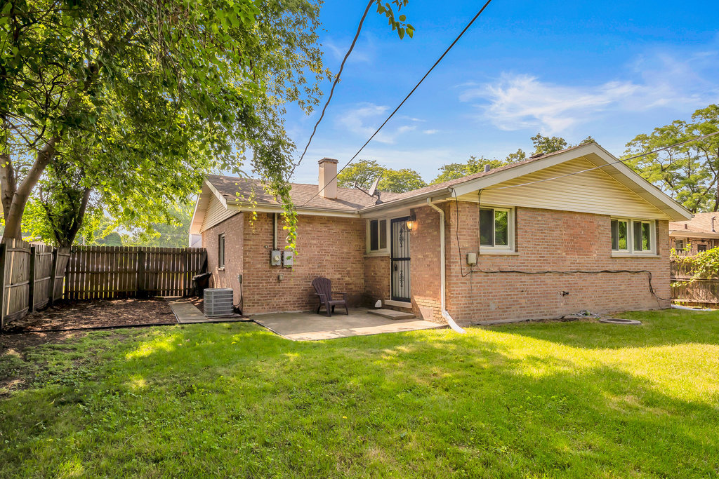14433 Springfield Avenue, Midlothian, IL 60445