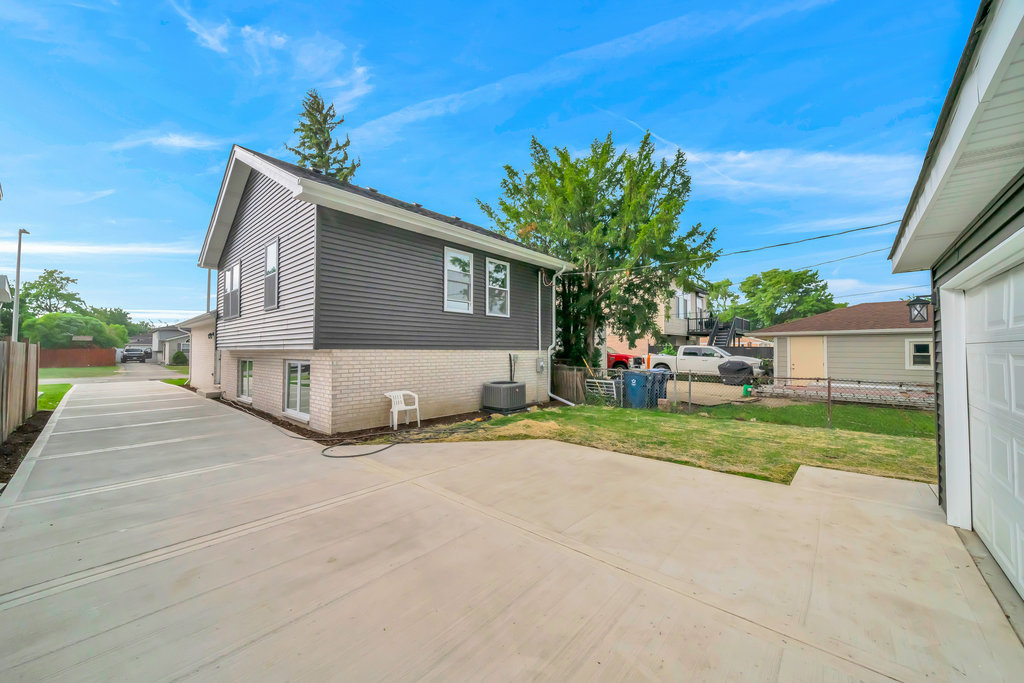 3008 141st Street, Blue Island, IL 60406