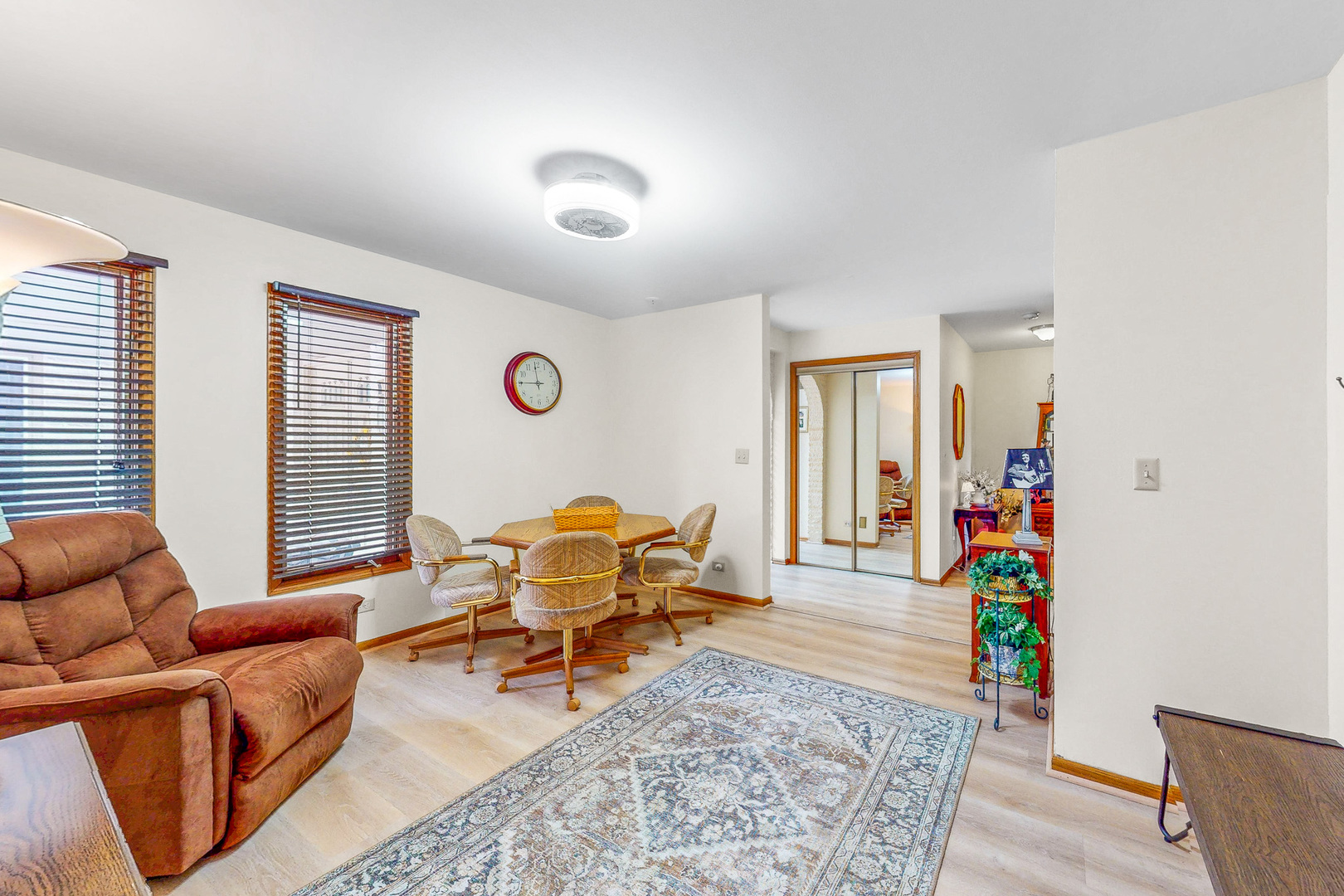476 Hiawatha Trail, Wood Dale, IL 60191