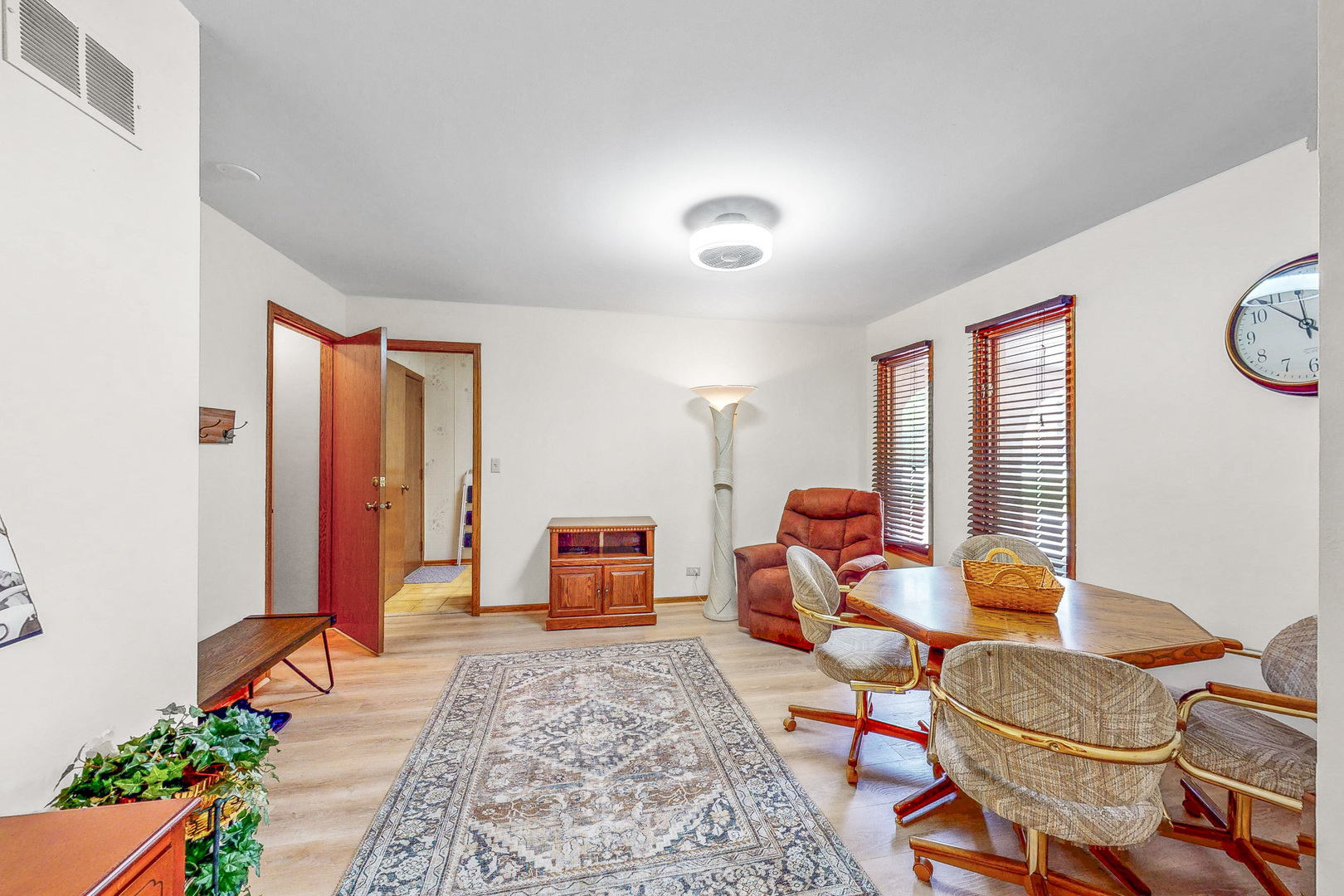 476 Hiawatha Trail, Wood Dale, IL 60191