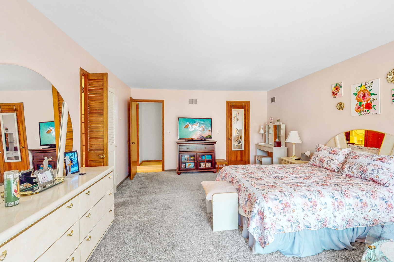 476 Hiawatha Trail, Wood Dale, IL 60191