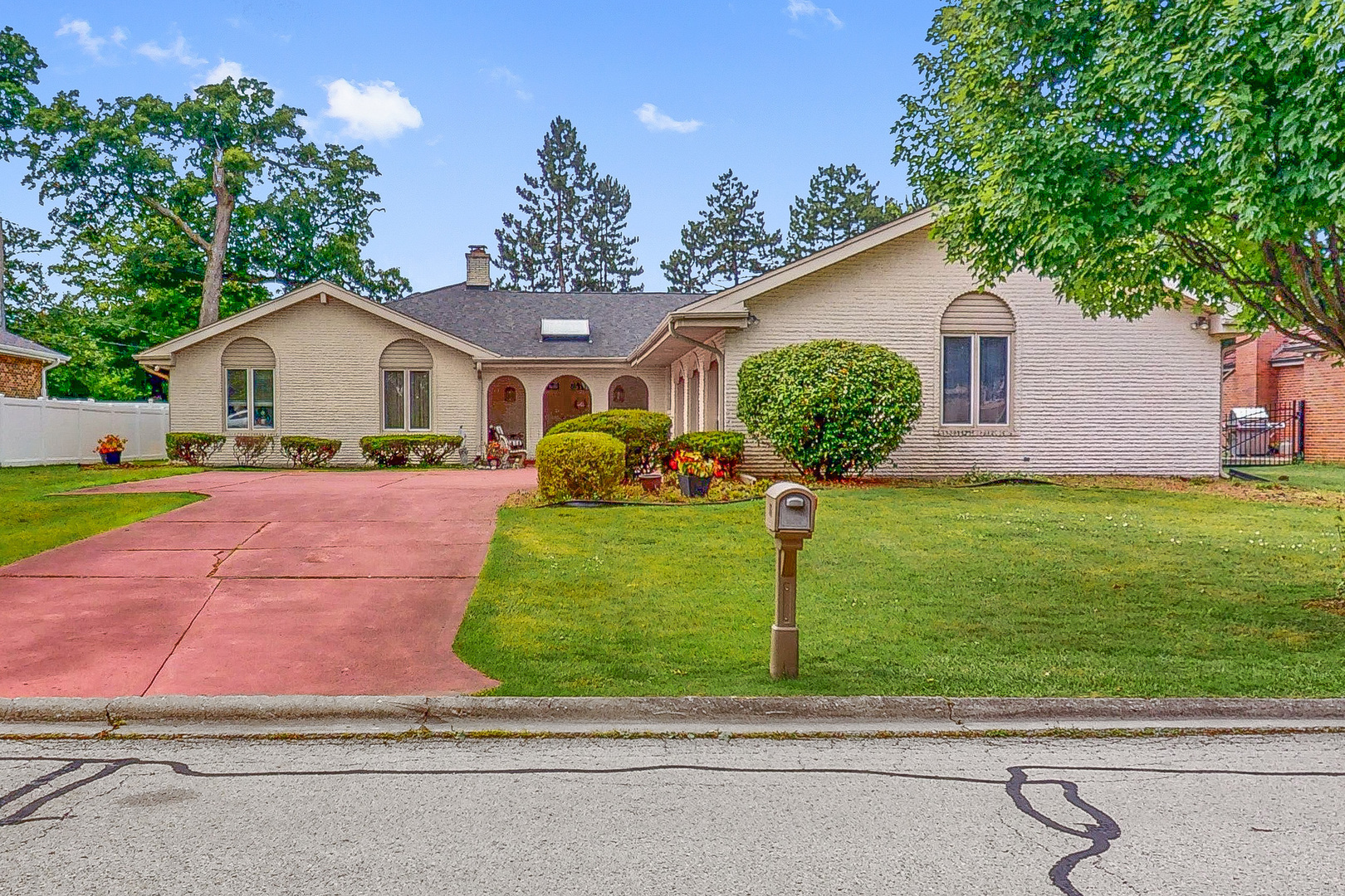 476 Hiawatha Trail, Wood Dale, IL 60191