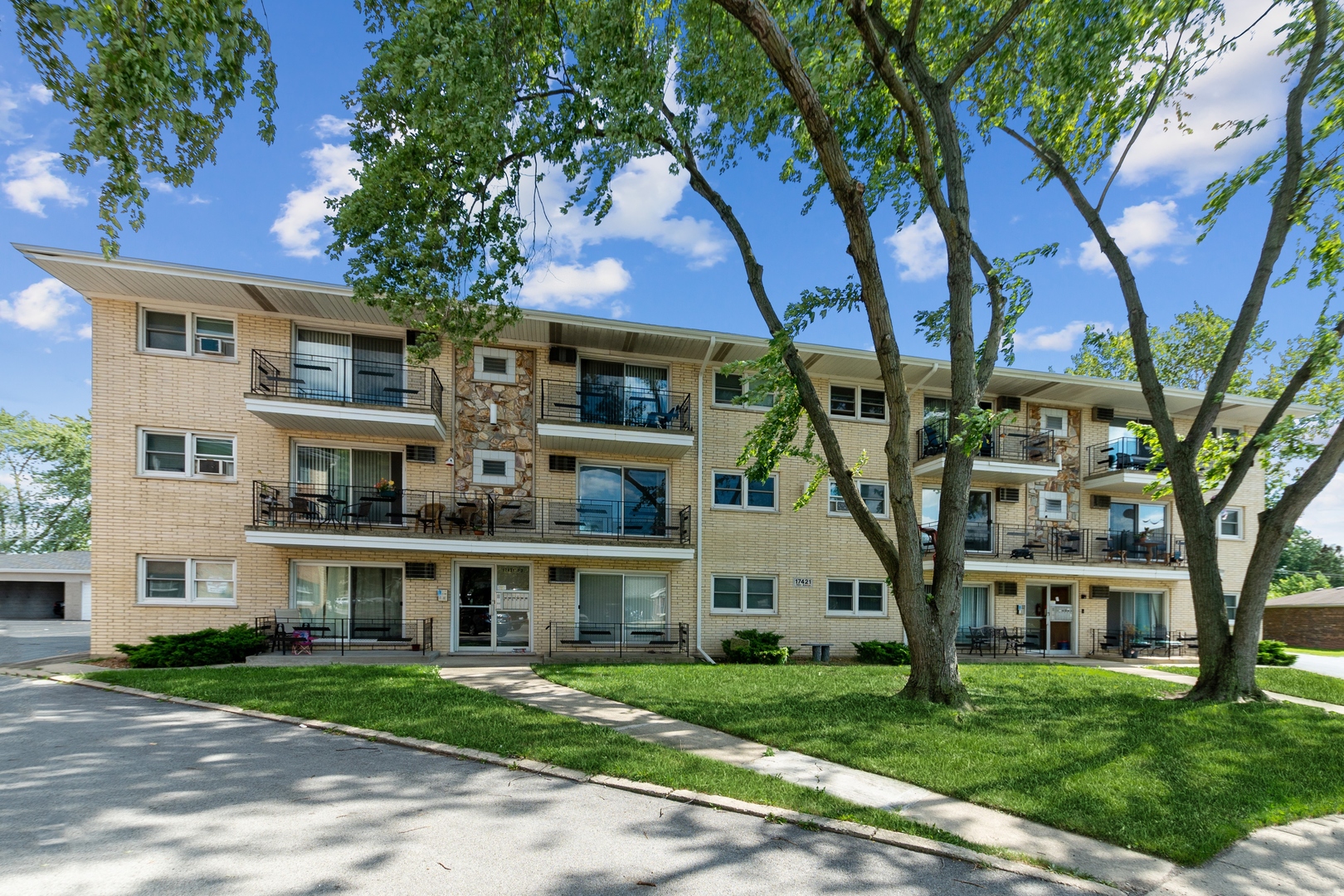 17421 70th Avenue #2W, Tinley Park, IL 60477