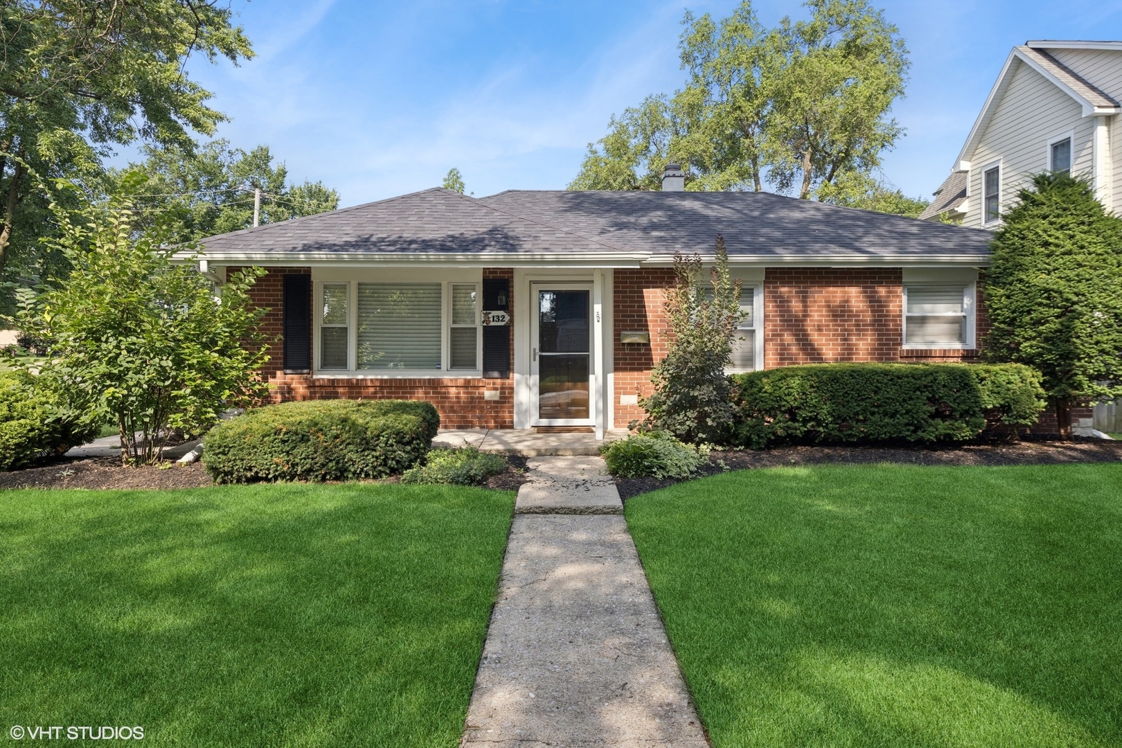 132 MOHAWK Drive, Clarendon Hills, IL 60514