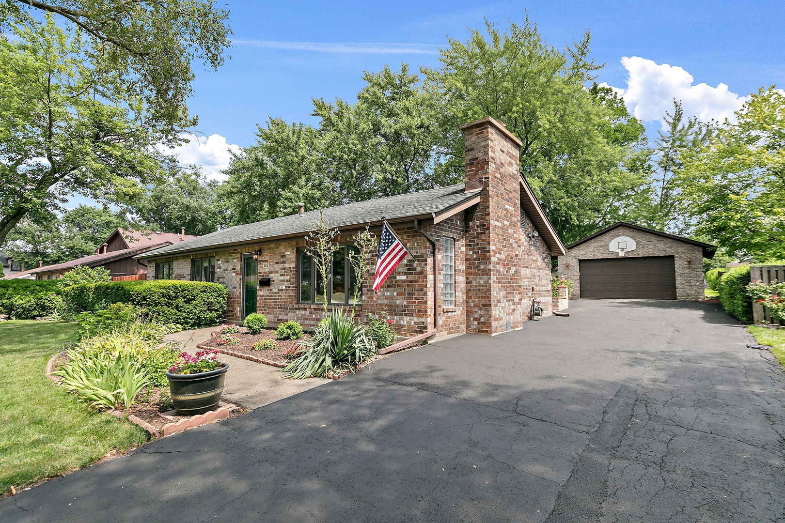 385 illinois Boulevard, Hoffman Estates, IL 60169