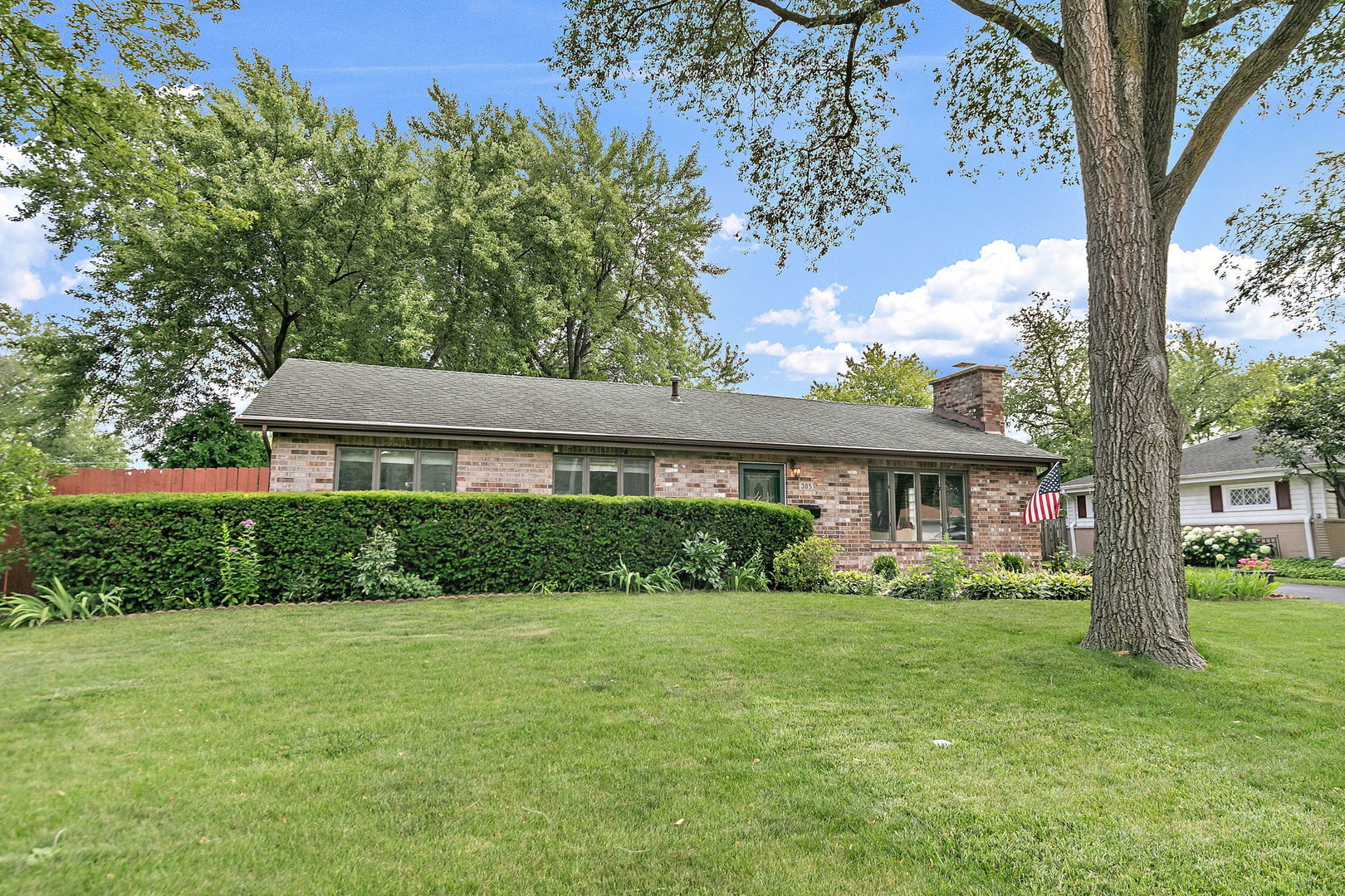 385 illinois Boulevard, Hoffman Estates, IL 60169