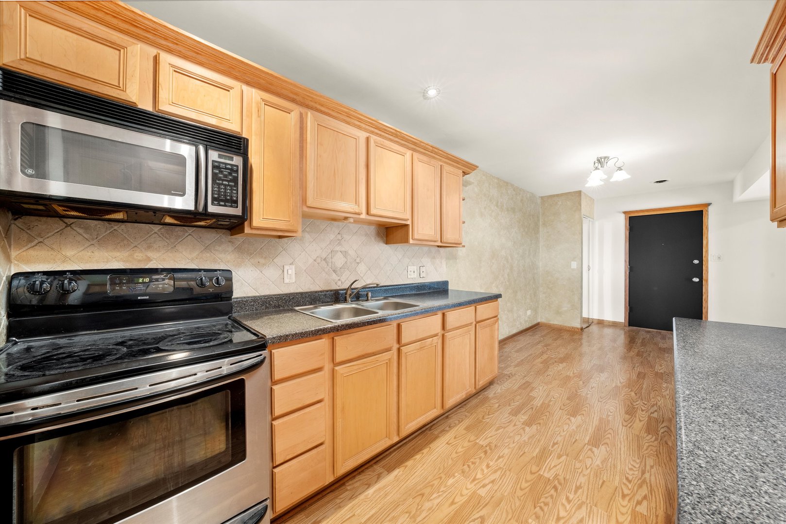 5721 CIRCLE Drive #304, Oak Lawn, IL 60453