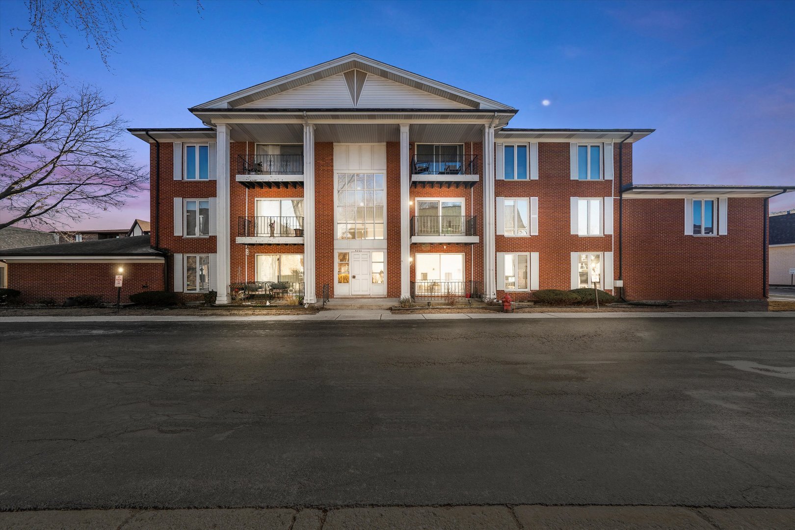 5721 CIRCLE Drive #304, Oak Lawn, IL 60453