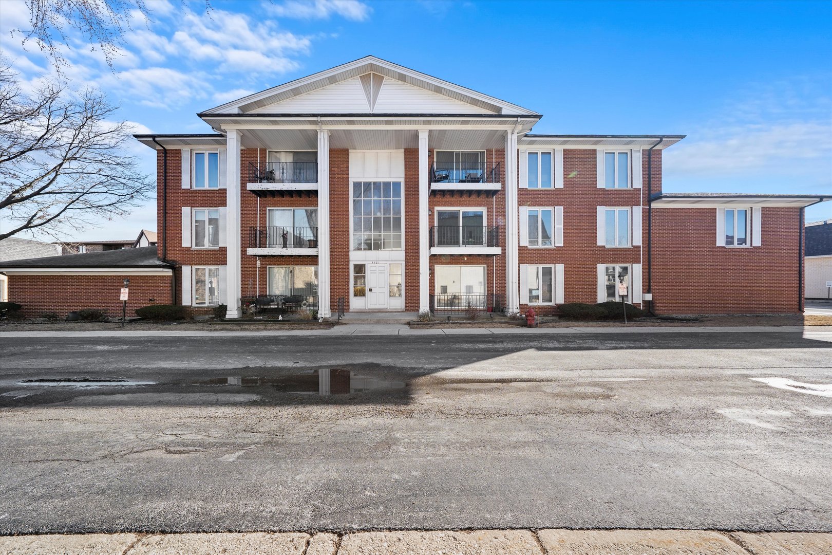 5721 CIRCLE Drive #304, Oak Lawn, IL 60453