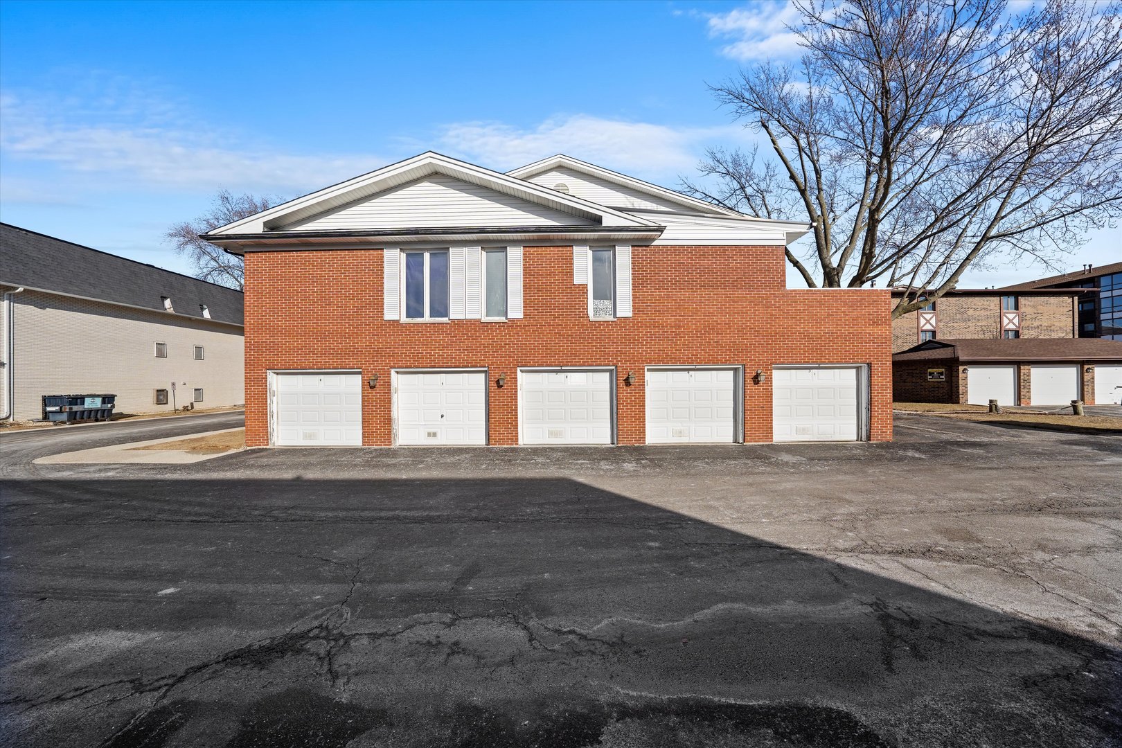 5721 CIRCLE Drive #304, Oak Lawn, IL 60453
