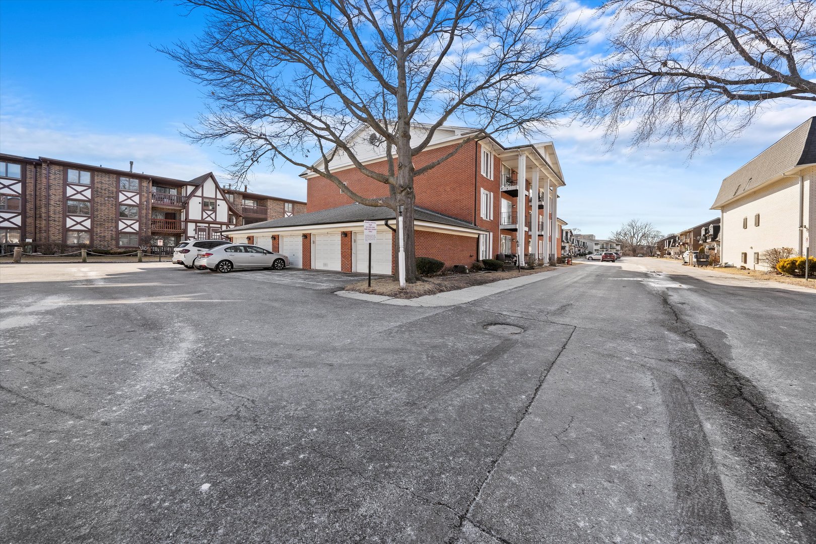 5721 CIRCLE Drive #304, Oak Lawn, IL 60453