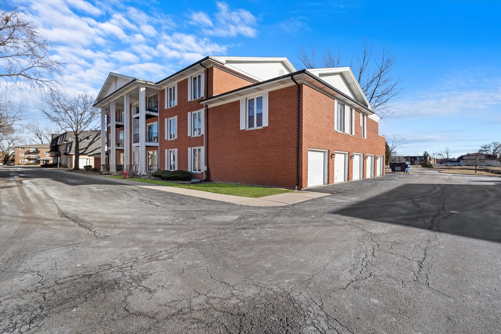 5721 CIRCLE Drive #304, Oak Lawn, IL 60453