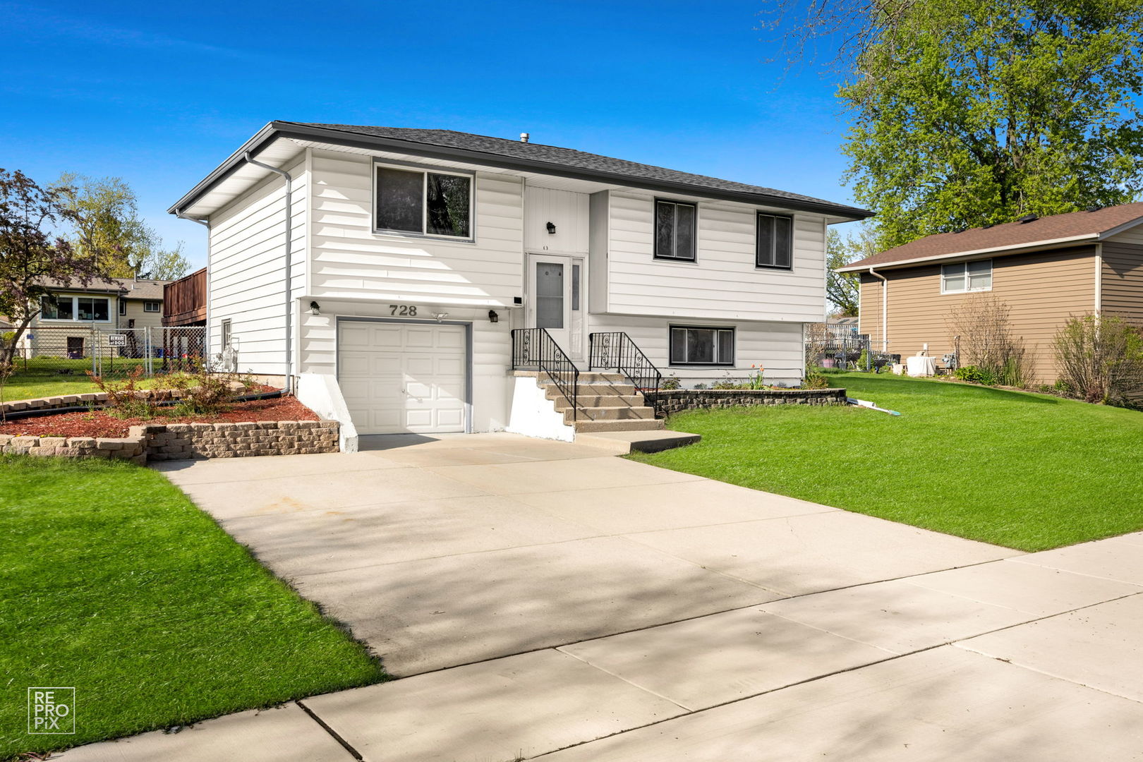 728 Boxwood Drive, Schaumburg, IL 60193