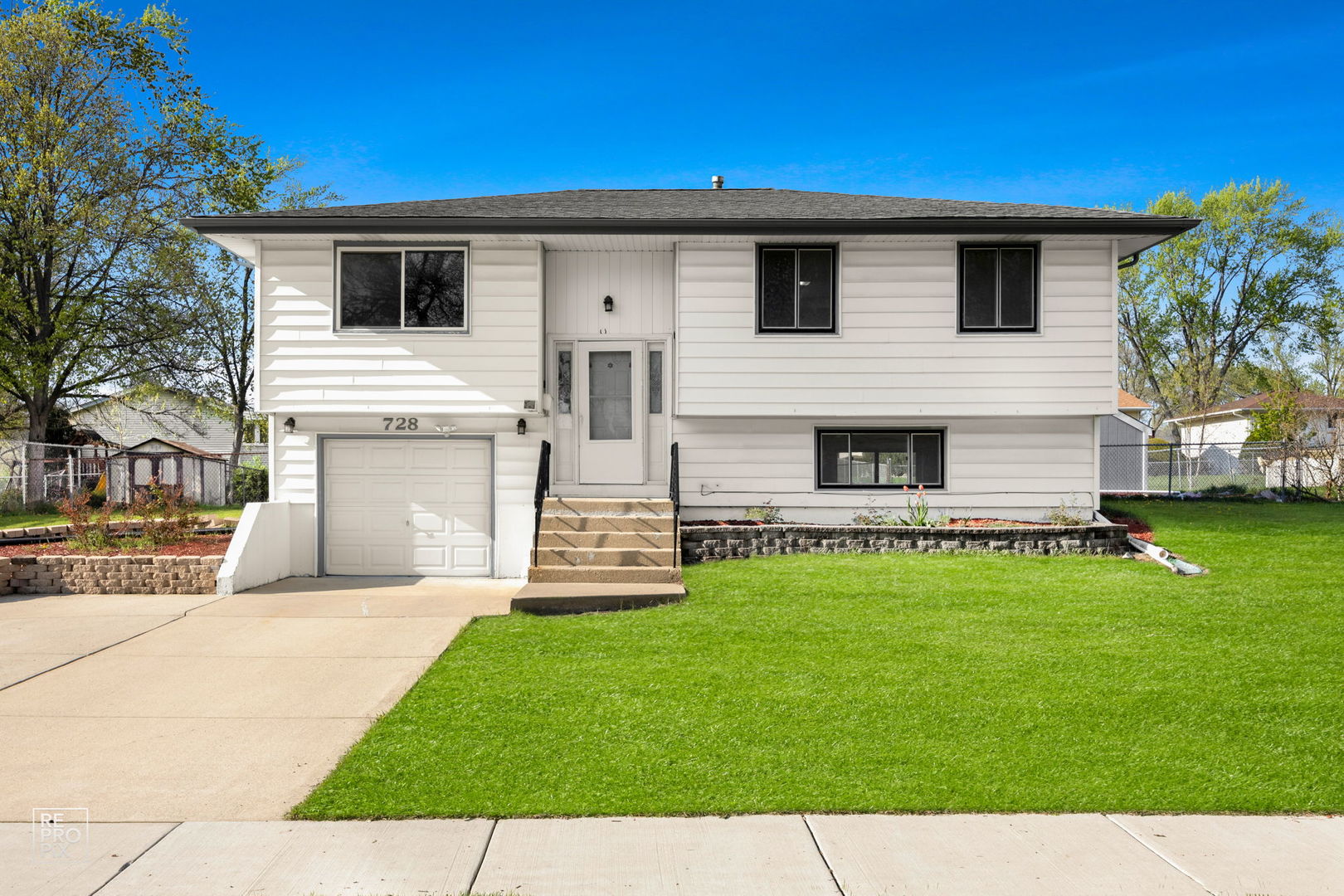 728 Boxwood Drive, Schaumburg, IL 60193