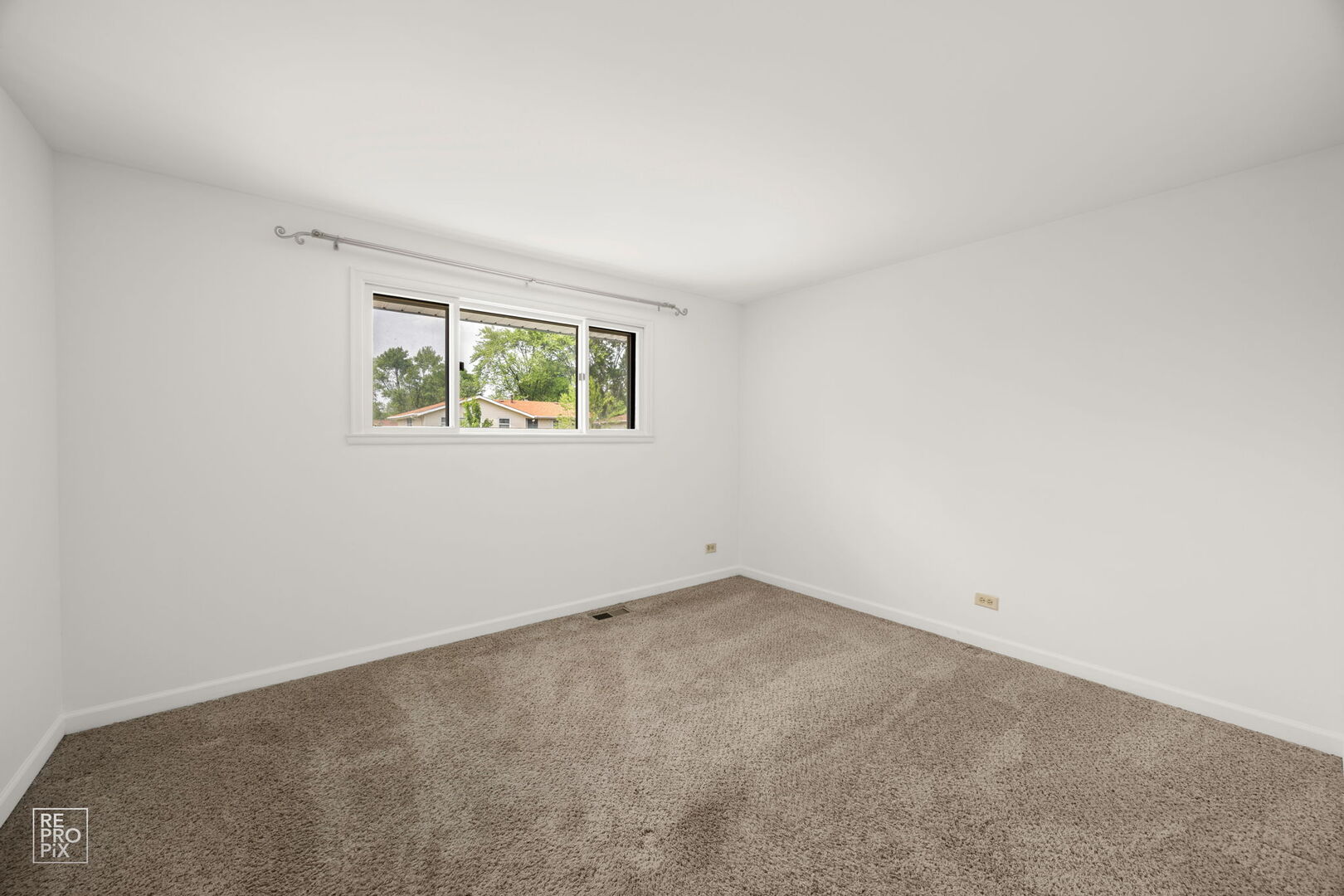 728 Boxwood Drive, Schaumburg, IL 60193