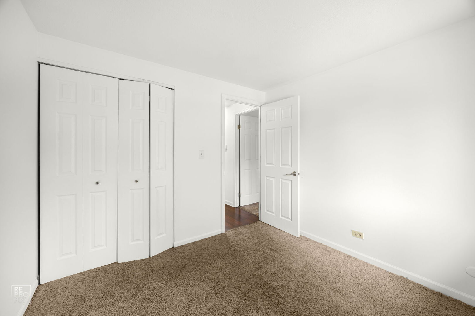 728 Boxwood Drive, Schaumburg, IL 60193