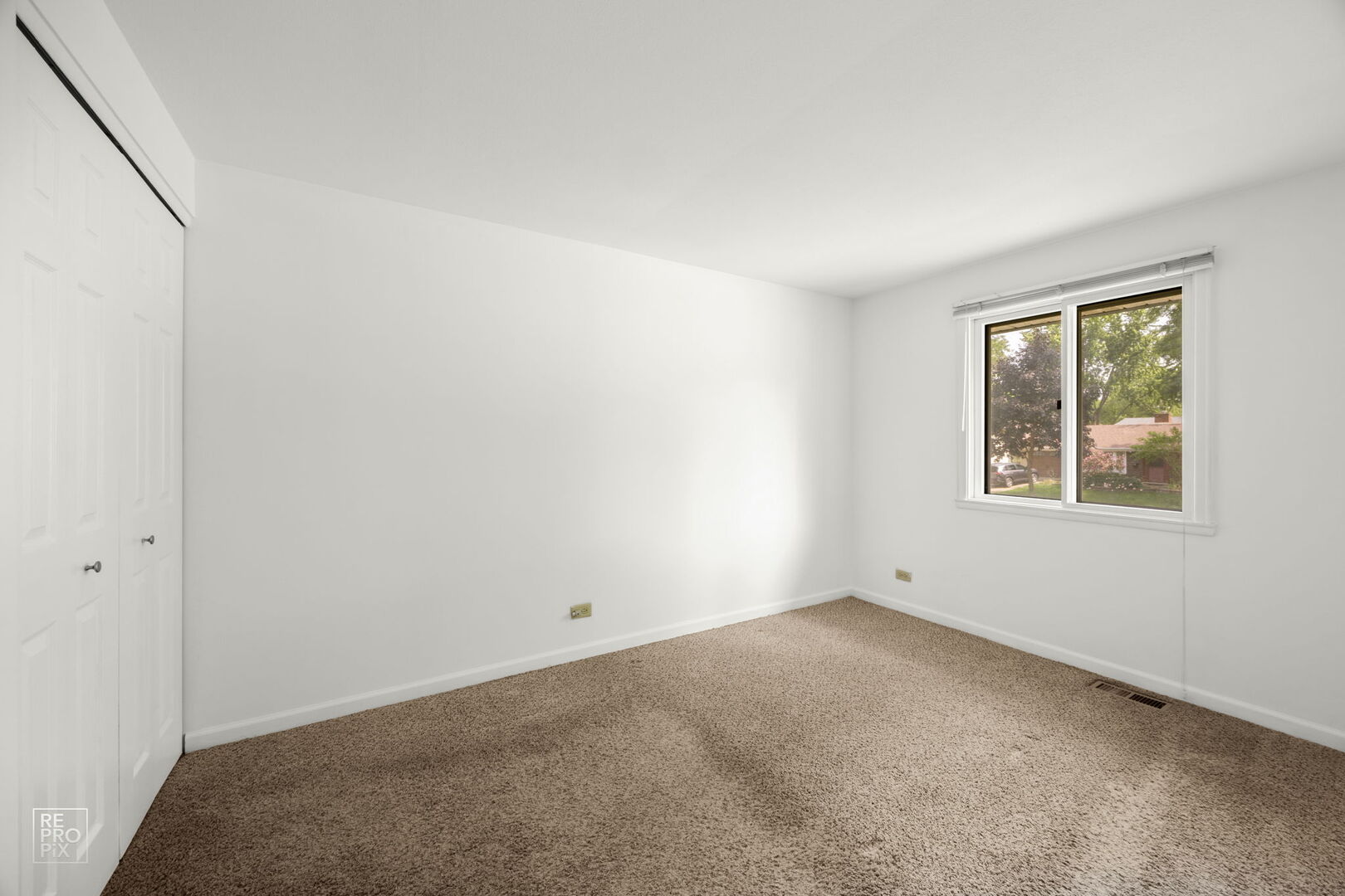 728 Boxwood Drive, Schaumburg, IL 60193