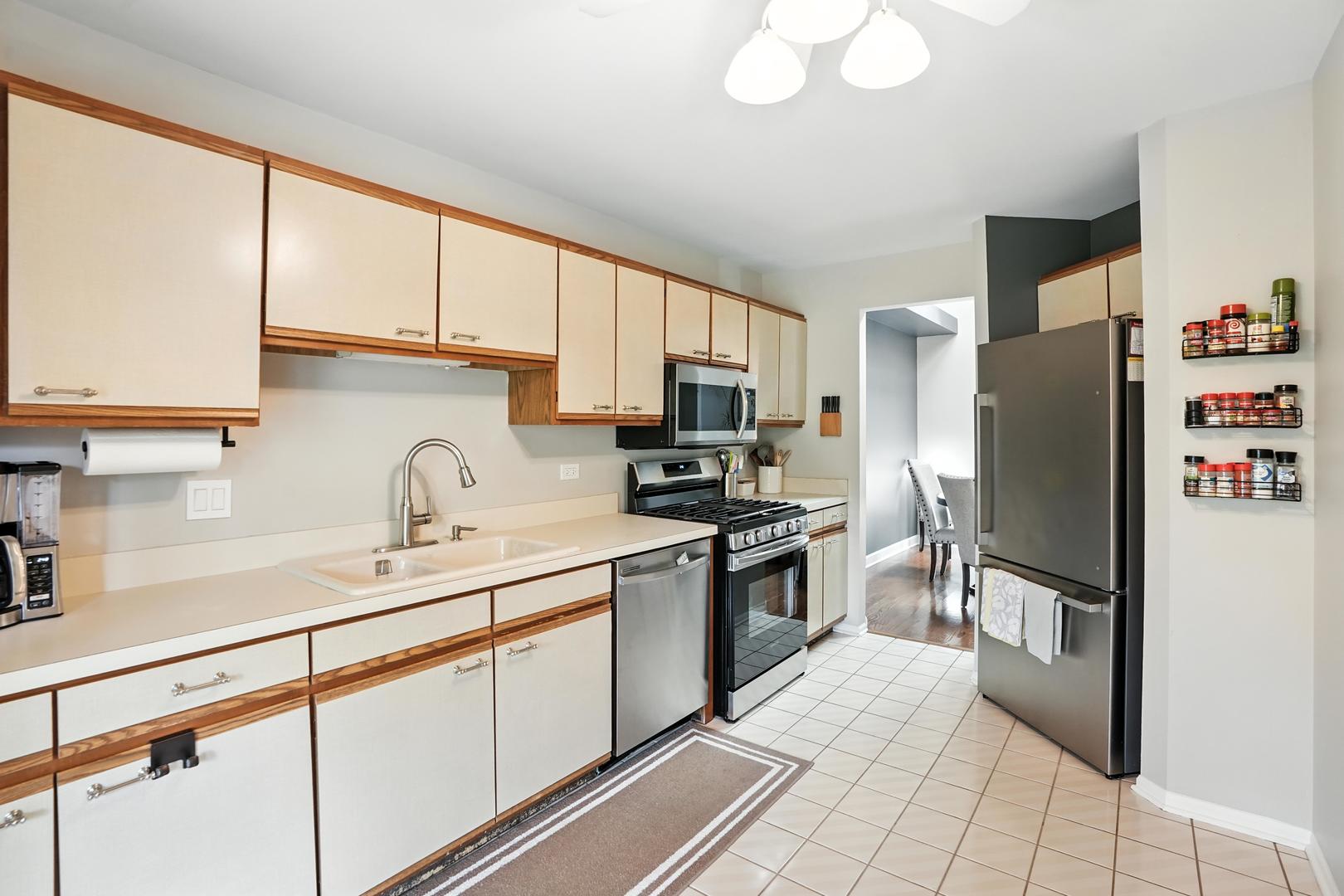 9334 DRUMMOND Drive #9334, Tinley Park, IL 60487