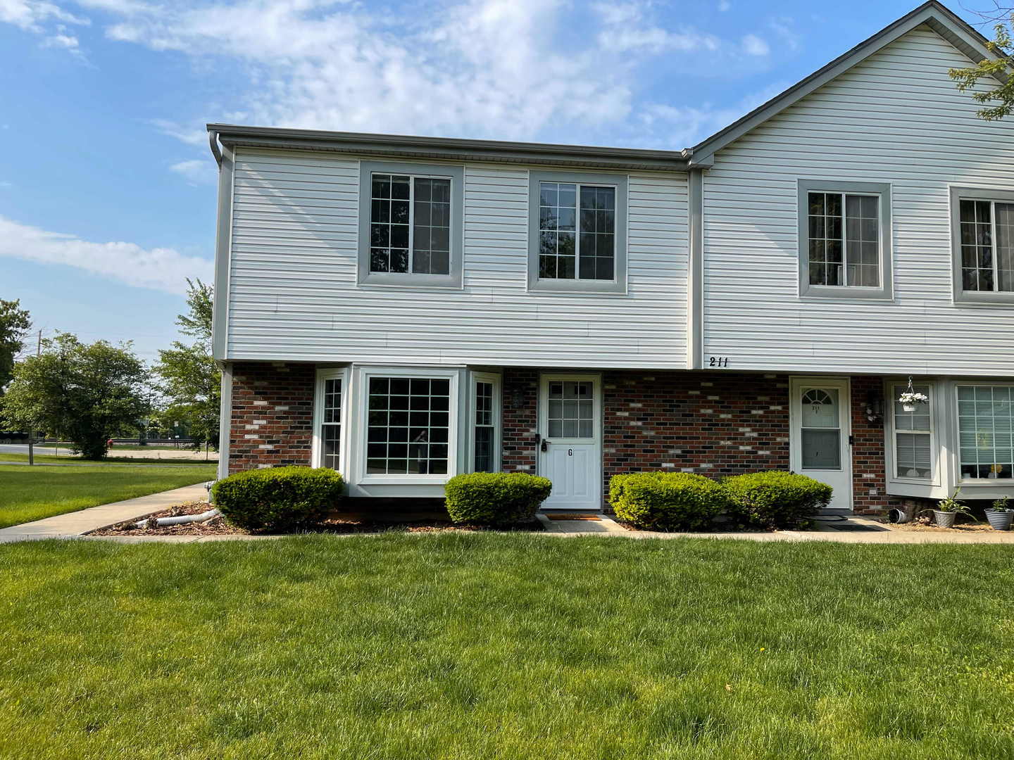 211 E Oneida Avenue #G, Bartlett, IL 60103