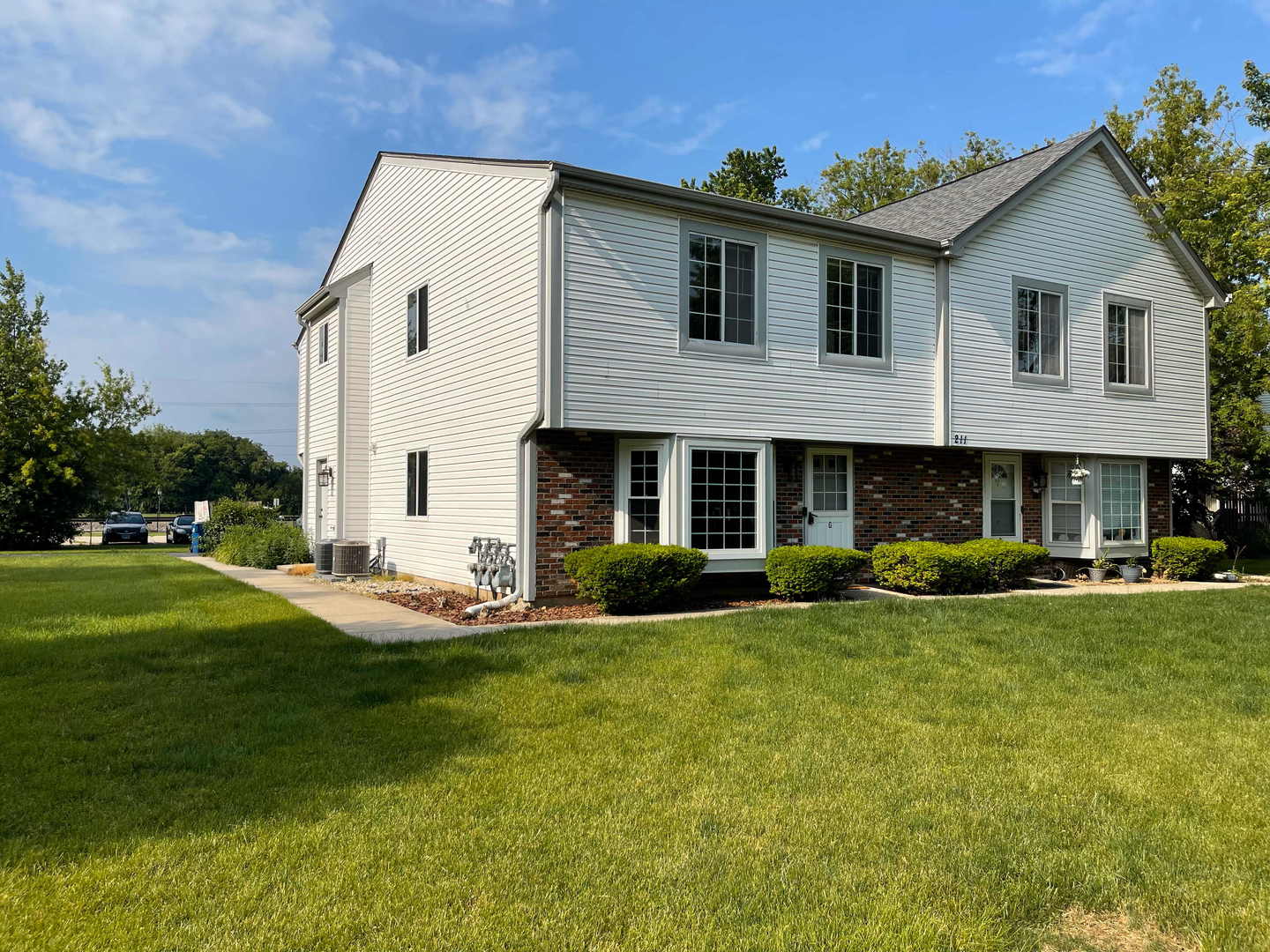 211 E Oneida Avenue #G, Bartlett, IL 60103