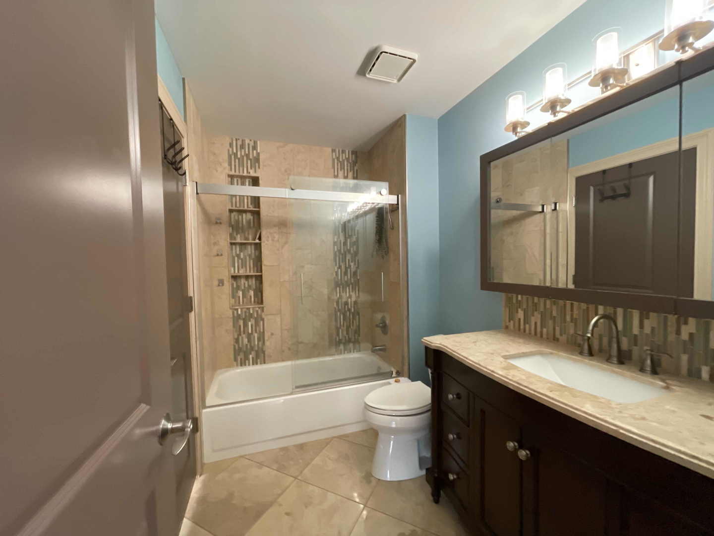 211 E Oneida Avenue #G, Bartlett, IL 60103