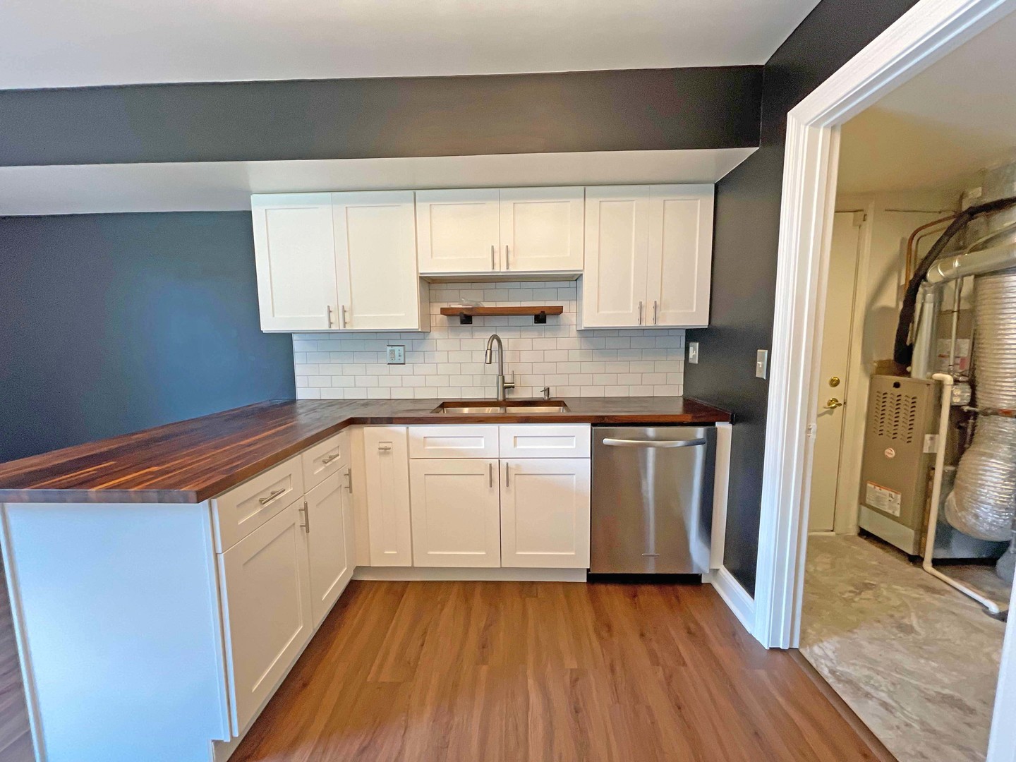 211 E Oneida Avenue #G, Bartlett, IL 60103